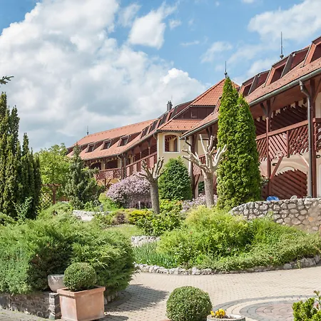 Ośrodek wypoczynkowy Club Dobogómajor Superior 3*